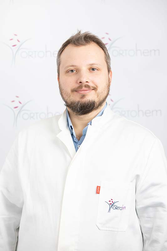 Dr.  Igor Knežević